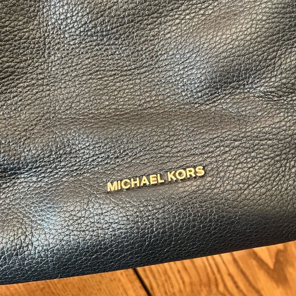 Michael Kors purse - Picture 3 of 6
